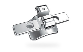 Metallbracket auf einem Zahn
